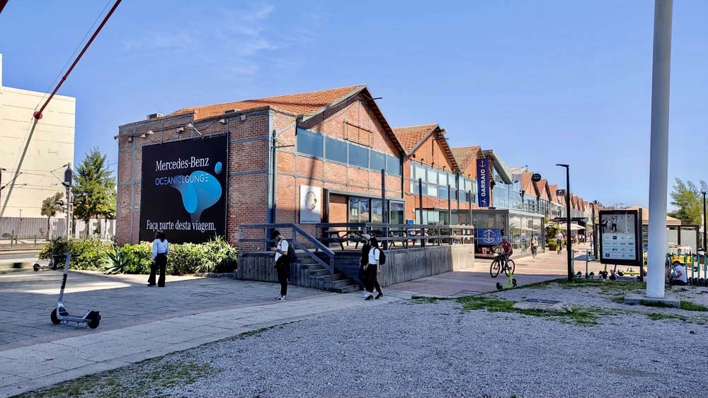 Instalações Mercedes Benz Oceanic Lounge, em Alcântara, Lisboa