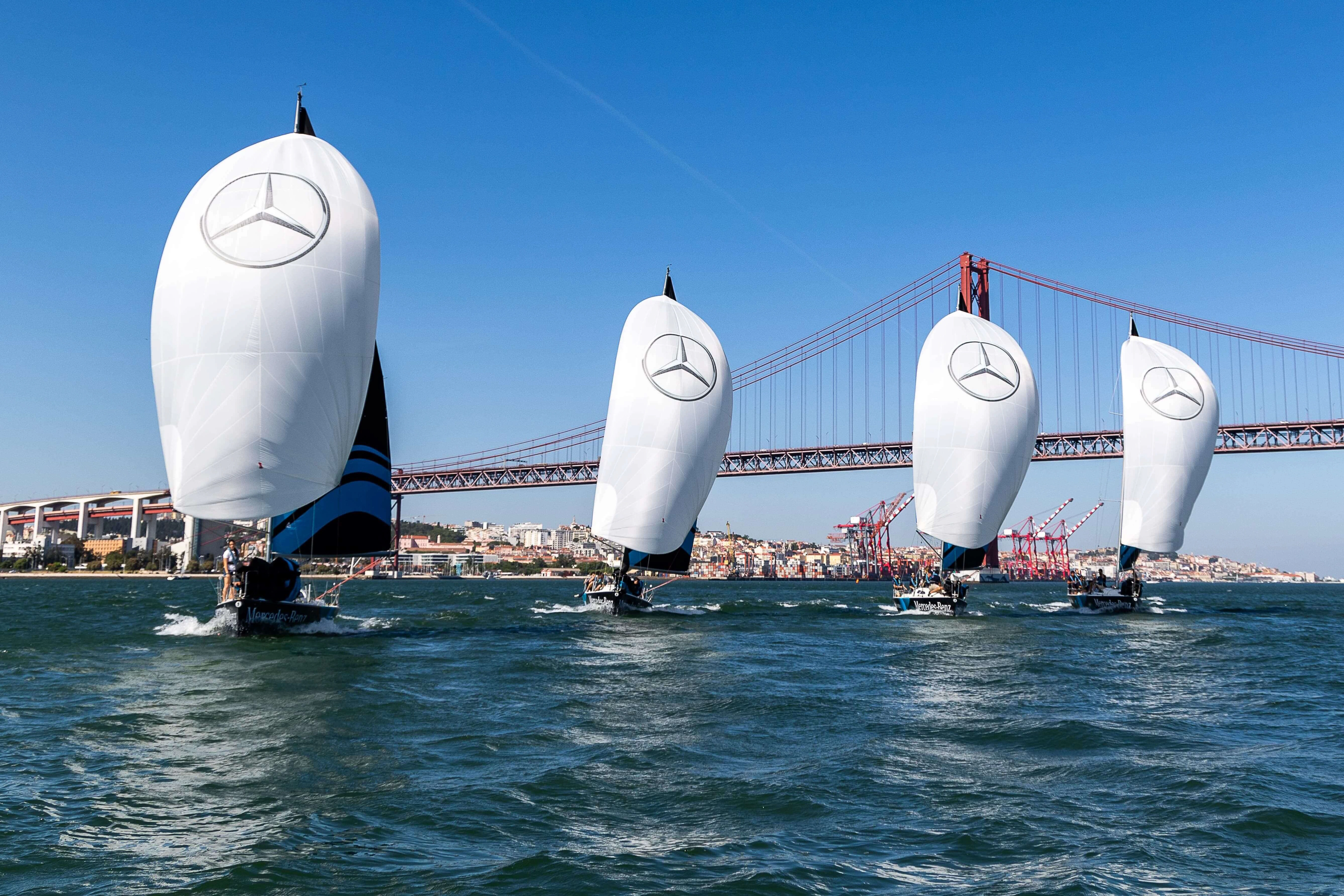 Curso de vela a bordo de um veleiro no Rio Tejo, em Lisboa